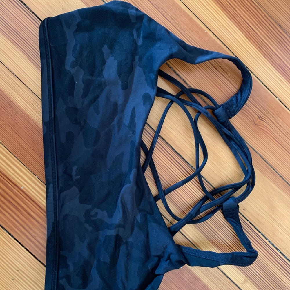 Free to be wild sports bra camo